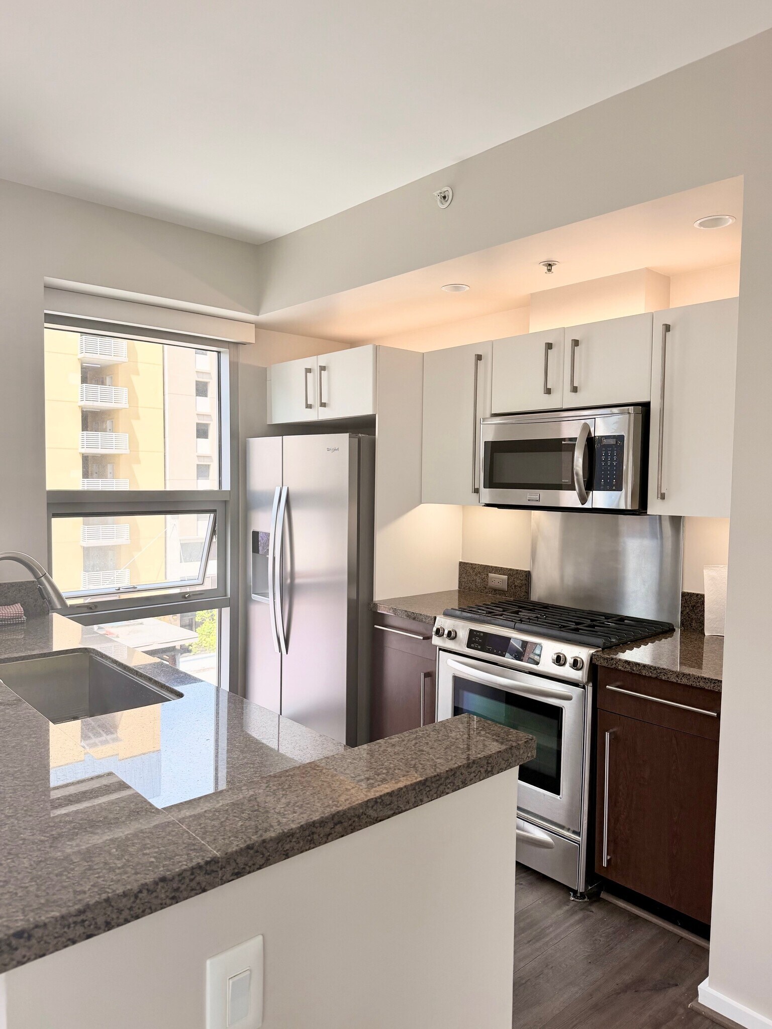 Kitchen - 321 10th Ave