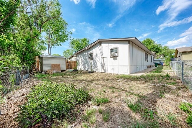 Building Photo - 4701 Bandera Rd