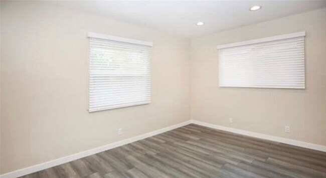 Building Photo - 10920 Mather Ave