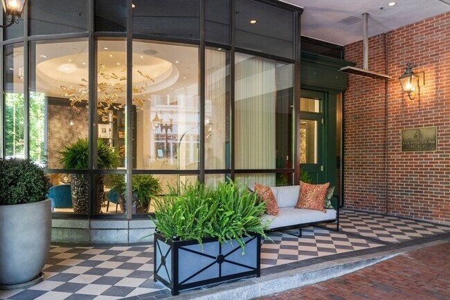 Building Photo - 220 Boylston St
