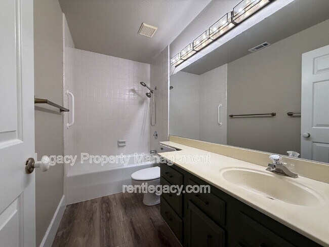 Building Photo - 3209 Serra Way