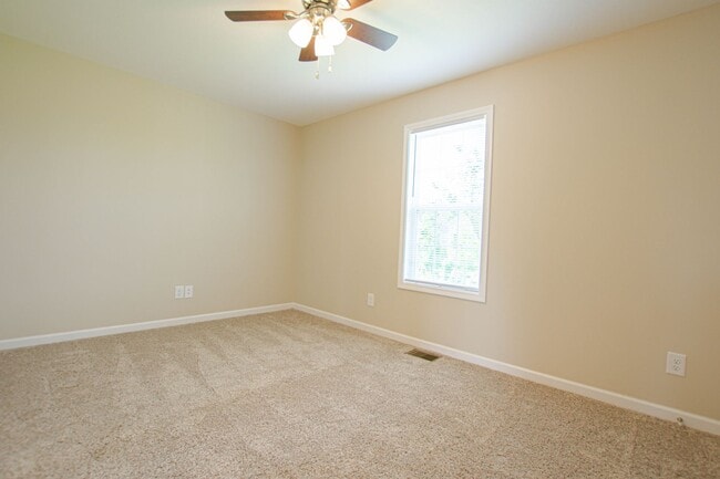 Building Photo - Pet Friendly Two Bedroom!
