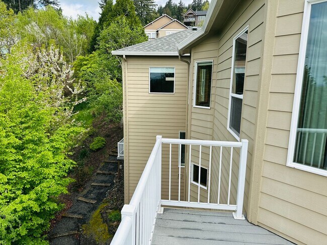Building Photo - Stunning Custom Home with Beautiful Views