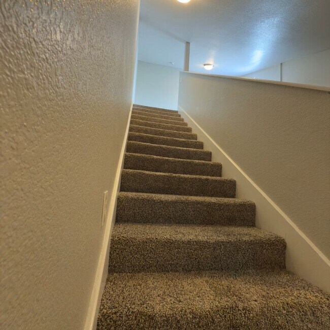 Building Photo - $500 Off 1st Full Month!* All Utilities In...