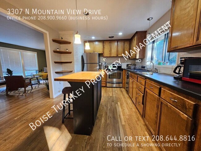 Building Photo - 3307 N Mountain View Dr