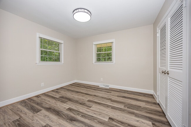 Building Photo - 3900 Sedgegrove Rd
