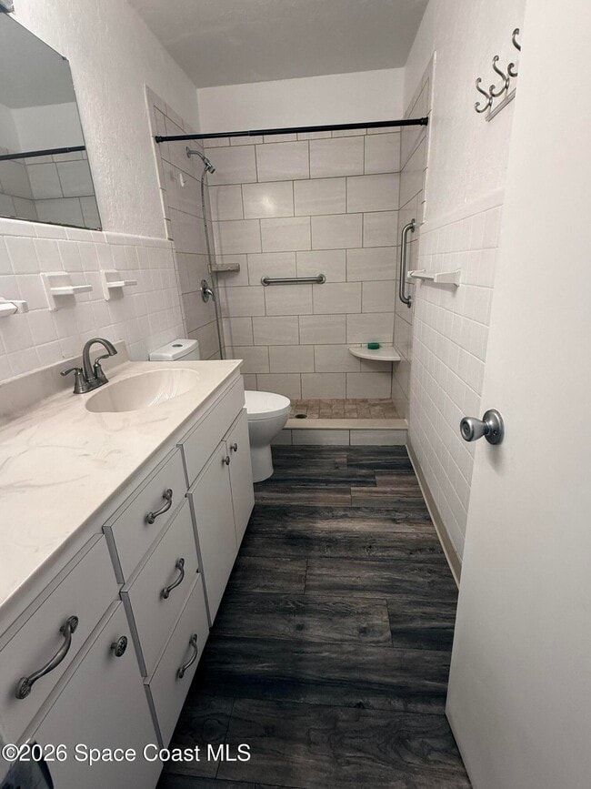 Building Photo - 805 Camellia Dr