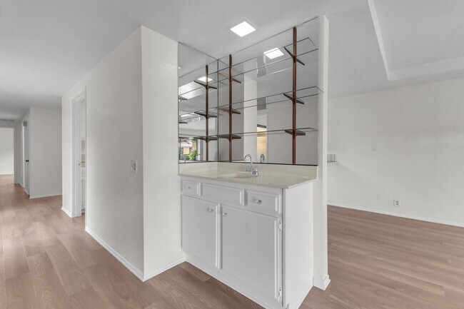 Building Photo - 14 Presidio Pl