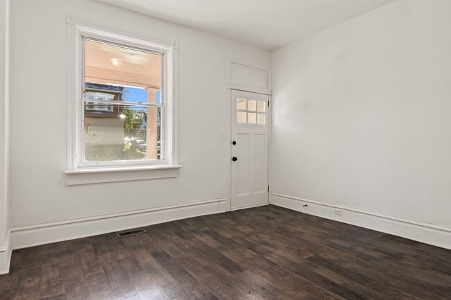 Building Photo - Inviting 3 Bedroom, 1.5 Bathroom Home in Harrisburg, Pa!