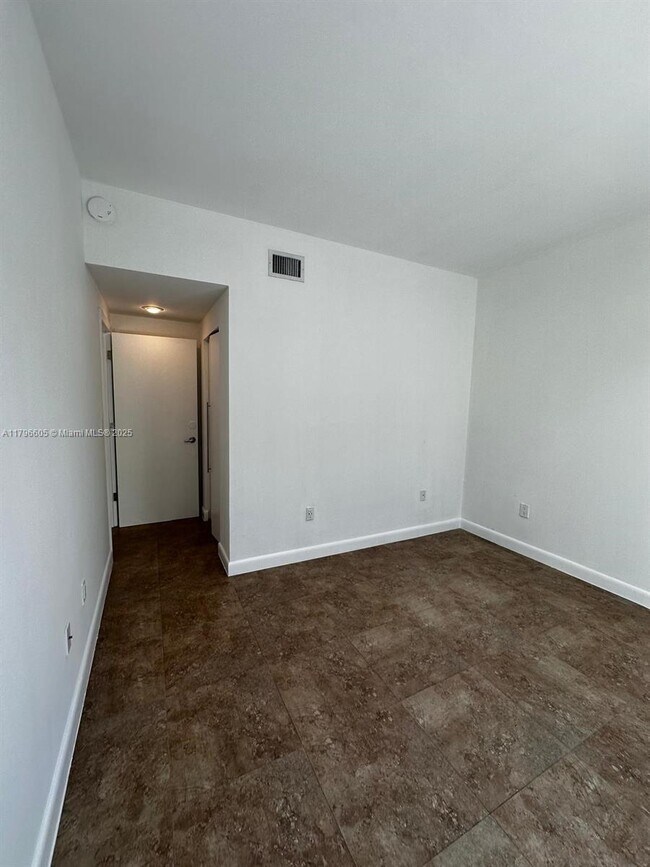 Building Photo - 50 Ocean Ln Dr