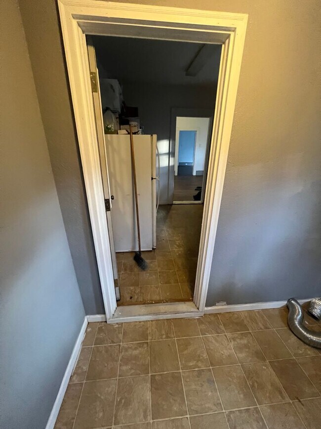 Building Photo - 329/331 N Lincoln