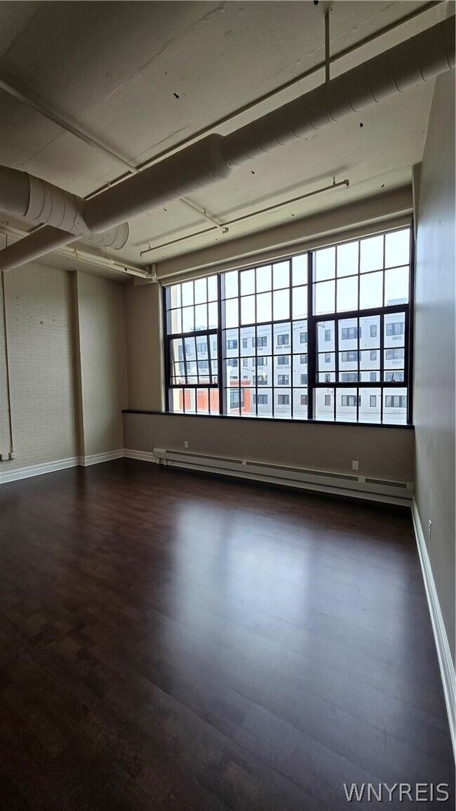 Building Photo - 2917 Main St