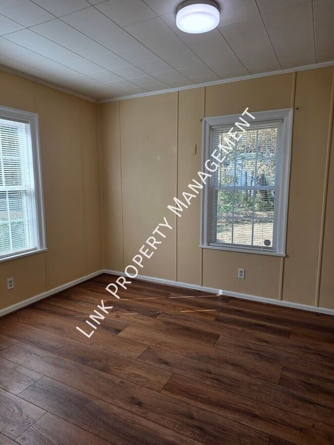 Building Photo - 129 N Moore Rd