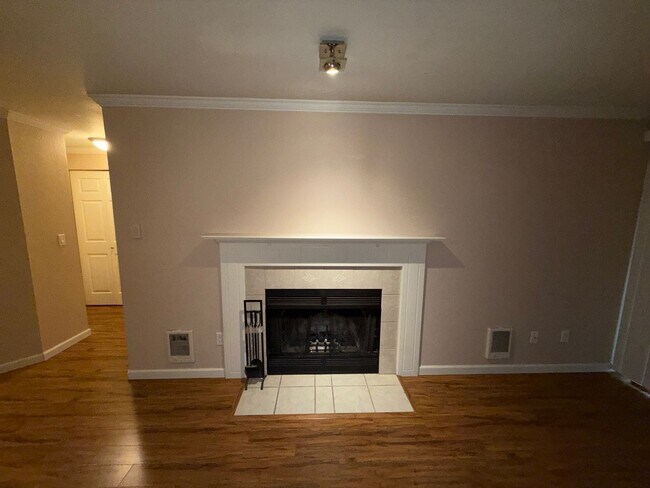 Building Photo - 2 Bed 1 Bath Kirkland