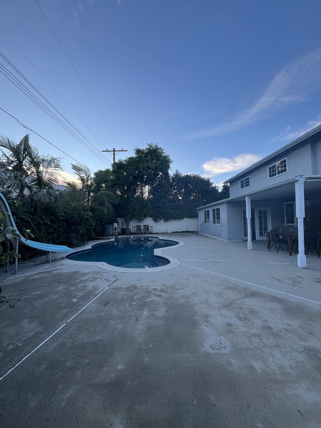 Building Photo - 22240 Wyandotte St