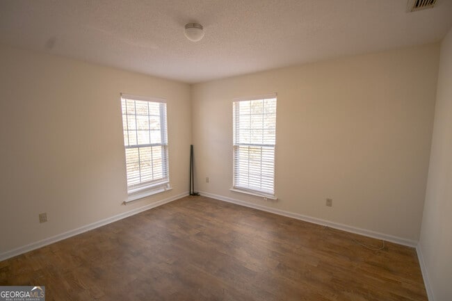 Building Photo - 607 N Kevin Ct