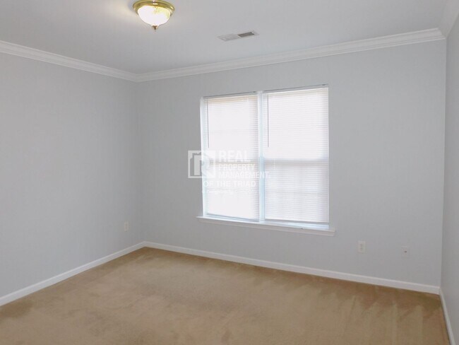 Building Photo - 3 Bed / 2 Bath Home Near UNCG
