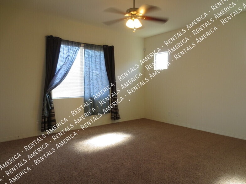 Building Photo - 1133 E Buckingham Ave