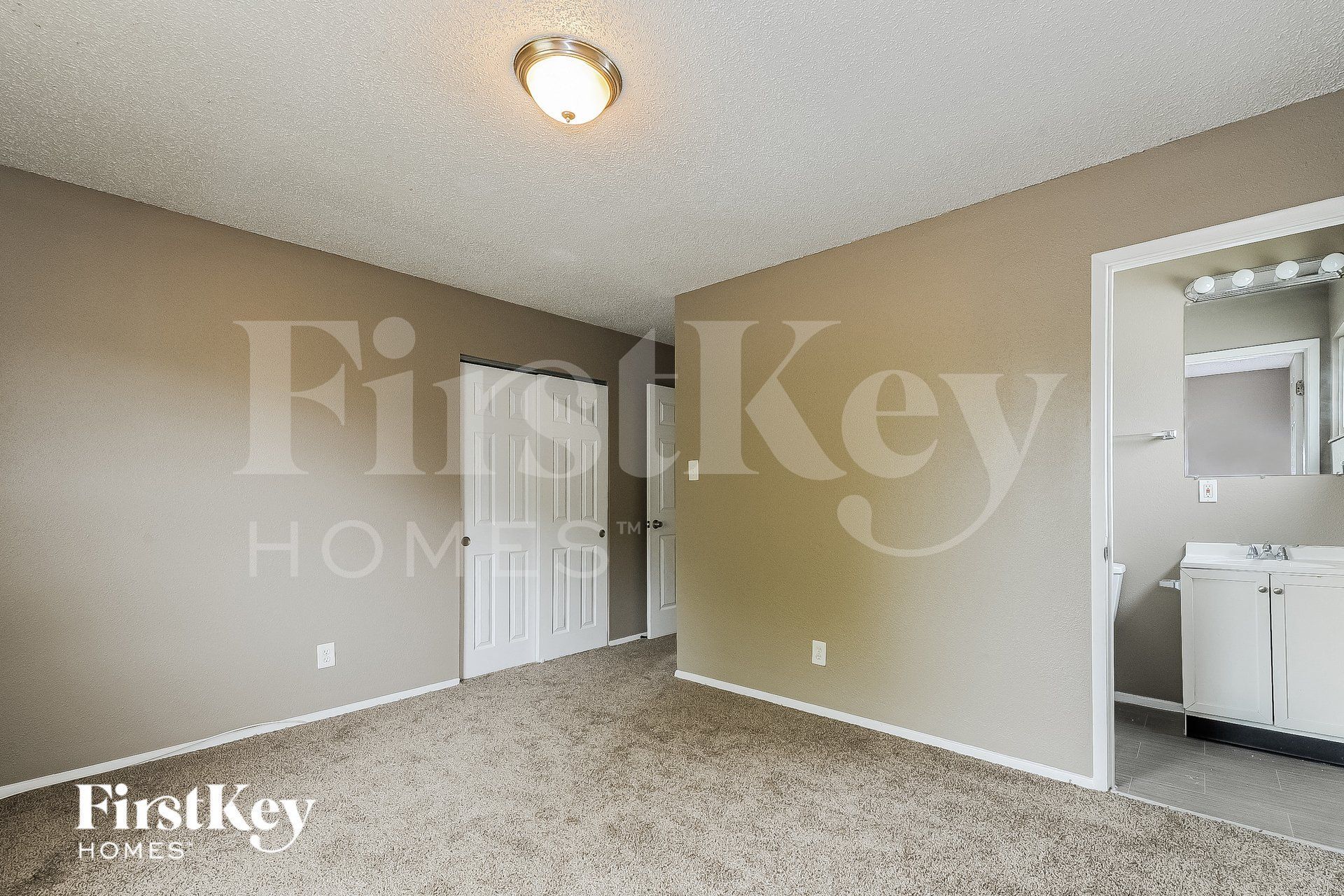 Building Photo - 733 Watersedge Dr