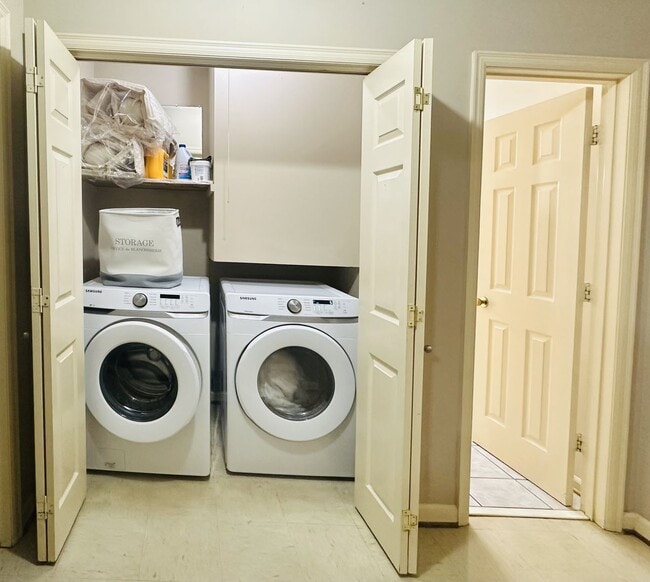 Building Photo - Lovely 2 bedroom 1 bath rental close to hospitals and downtown!