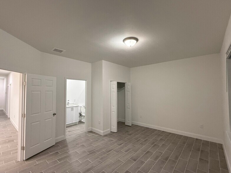 Building Photo - 4656 28th St SW