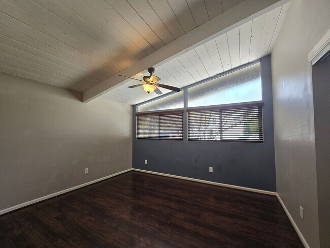 Building Photo - 5539 Baja Dr