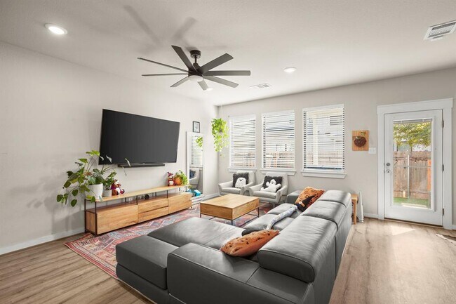 Building Photo - 195 Waterside Rd