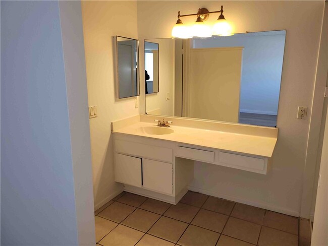 Building Photo - 4761 Guadalajara Way