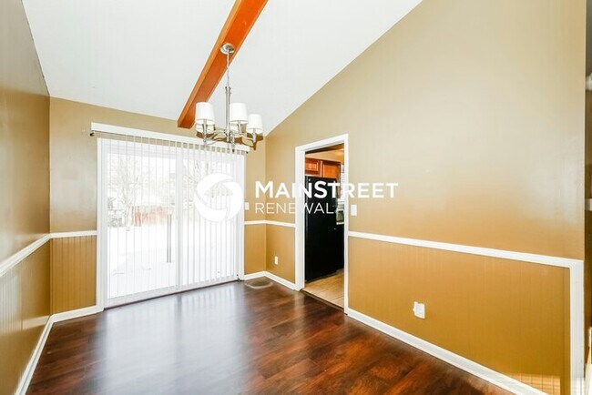 Building Photo - 3 Bedroom Pet-Friendly Home in Indianapolis, IN with Main Street Renewal