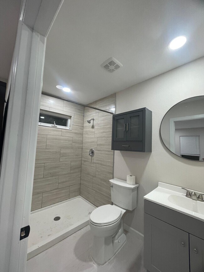 Building Photo - 10020 Losa Dr