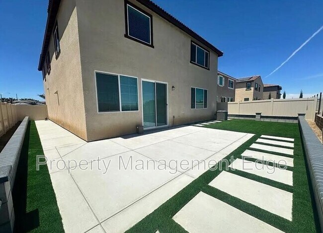 Building Photo - 30460 Arroyo Spgs St