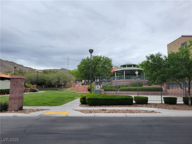 Building Photo - 10537 Seasonable Dr