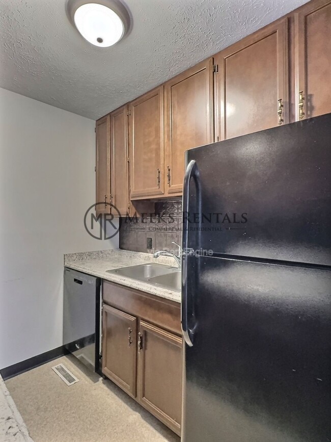 Building Photo - 4 Dalton Way