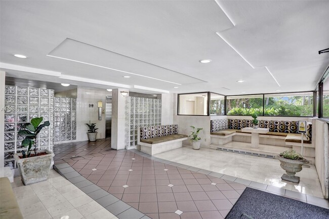 Building Photo - 2201 Brickell Ave