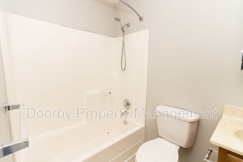 Building Photo - 333 Withrow Rd