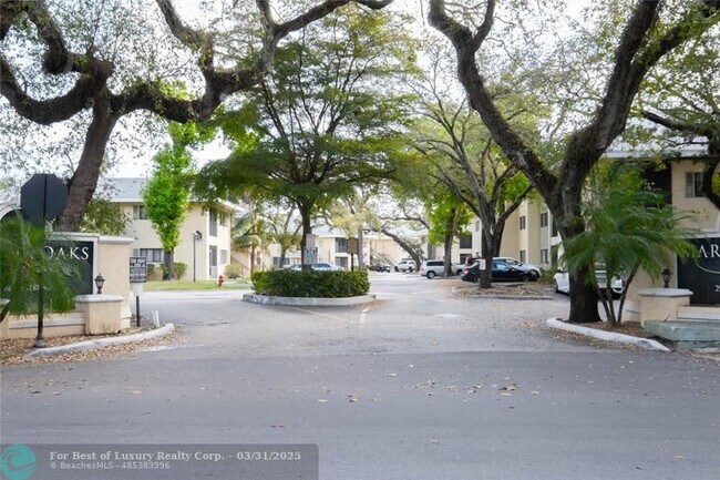 Building Photo - 2445 SW 18th Ter