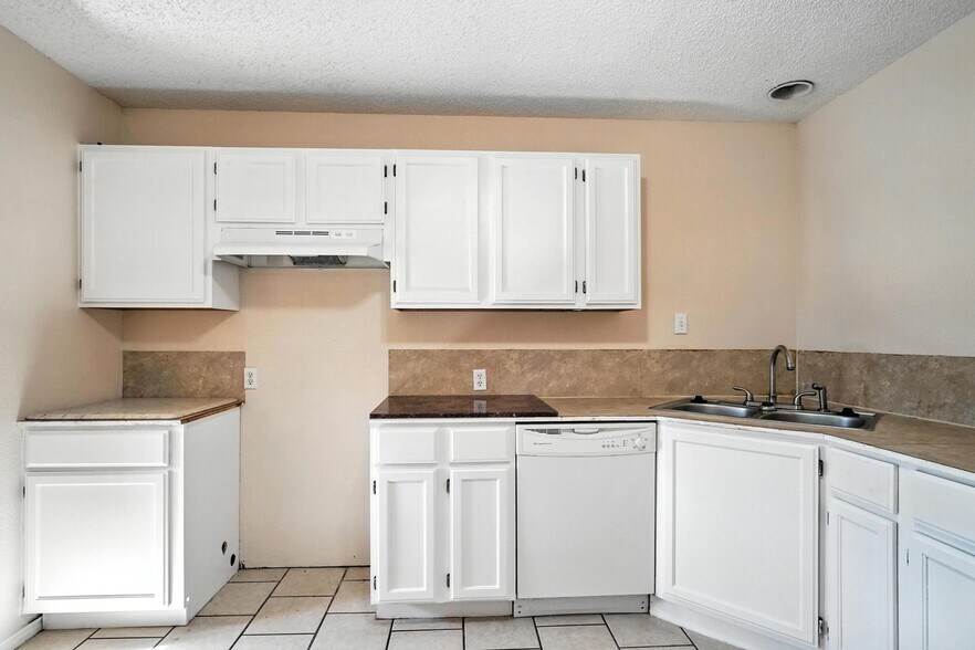 Building Photo - 2319 N Danville Dr