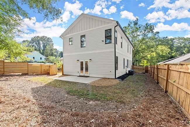 Building Photo - Spacious 4BR/4BA Home in Prime College Park Location