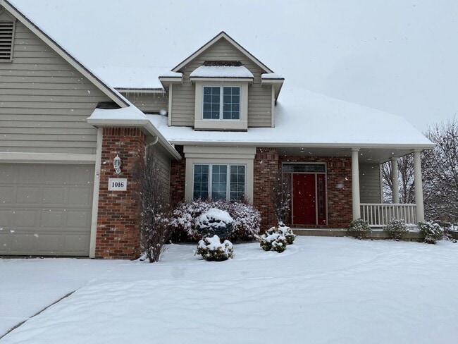 Building Photo - Wonderful Fox Chase home with fantastic spacious floor plan.