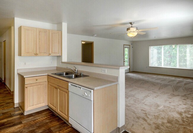 Building Photo - Spacious 2 Bedroom / 2 Bath with Gas Firep...