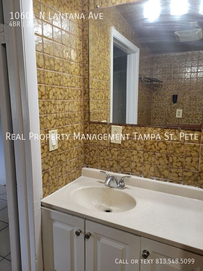 Building Photo - 10604 N Lantana Ave
