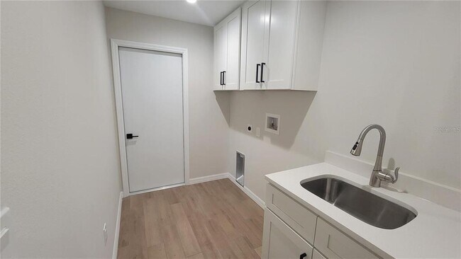 Building Photo - 5483 Gagnon Terrace