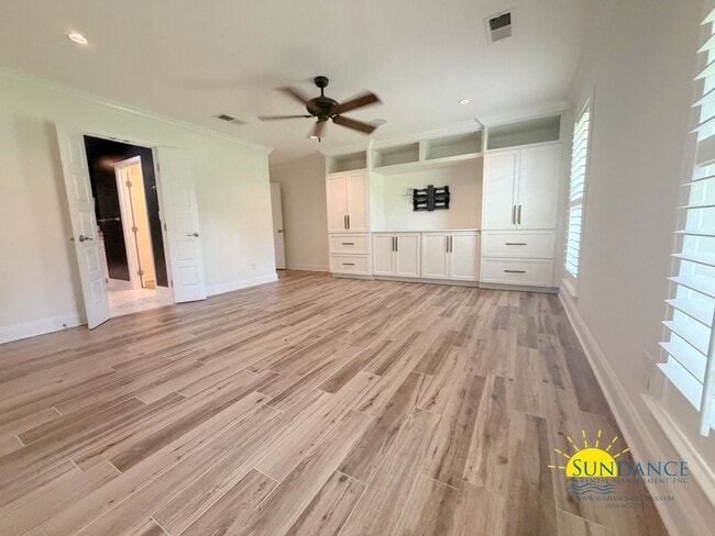 Building Photo - Exquisite Designer Home in Central Fort Walton Beach