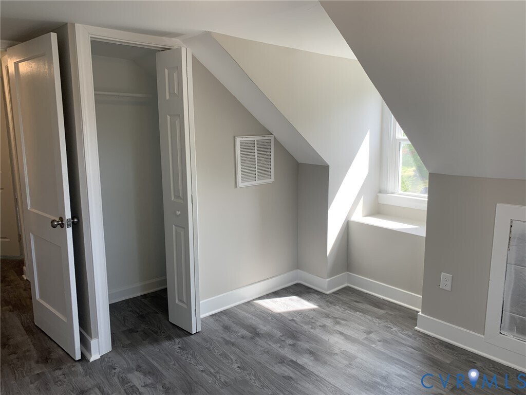 Building Photo - 4202 Thomas Dr