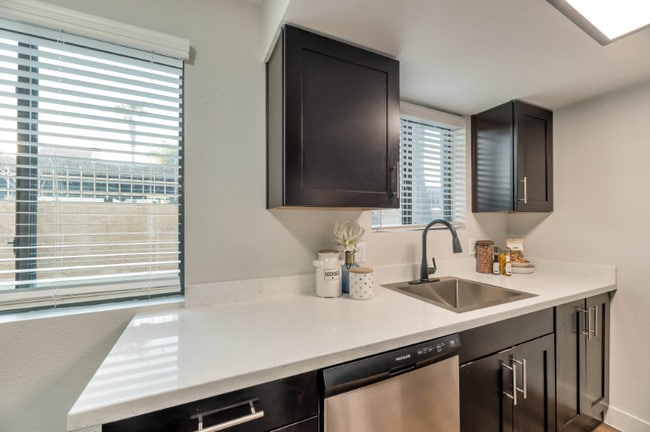 Building Photo - 1827 E Lemon St