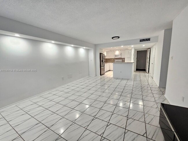 Building Photo - 18071 Biscayne Blvd