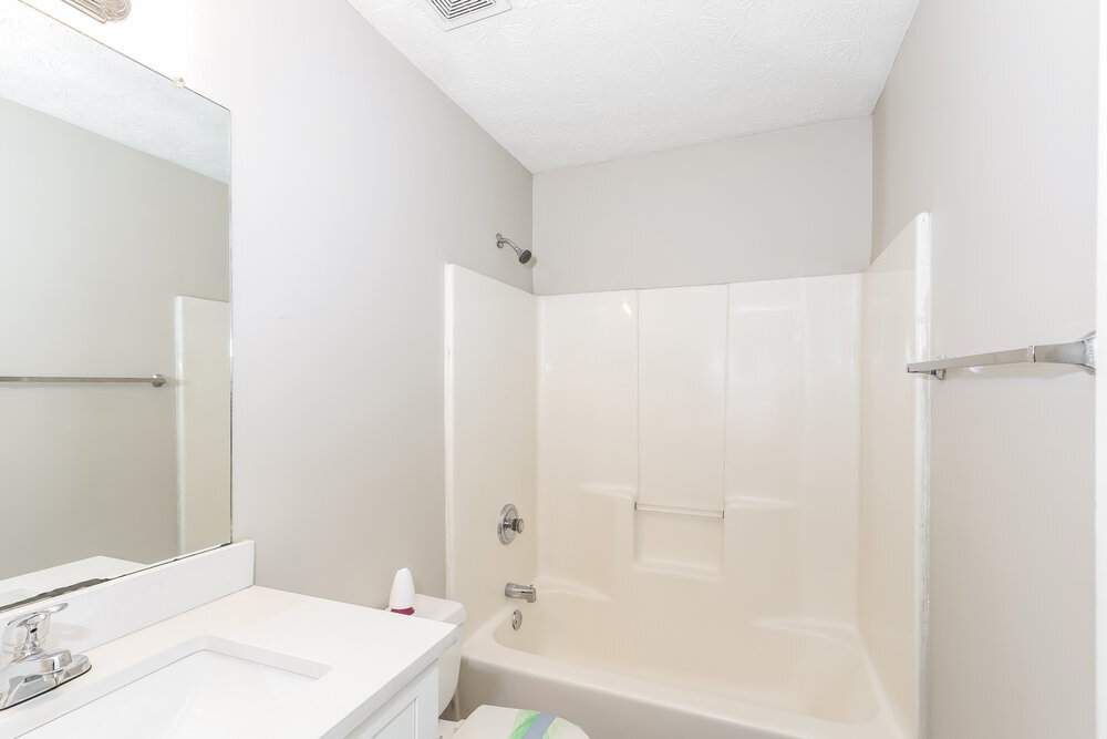 Building Photo - 454 Village Cir