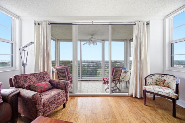 Building Photo - 3507 Oaks Way