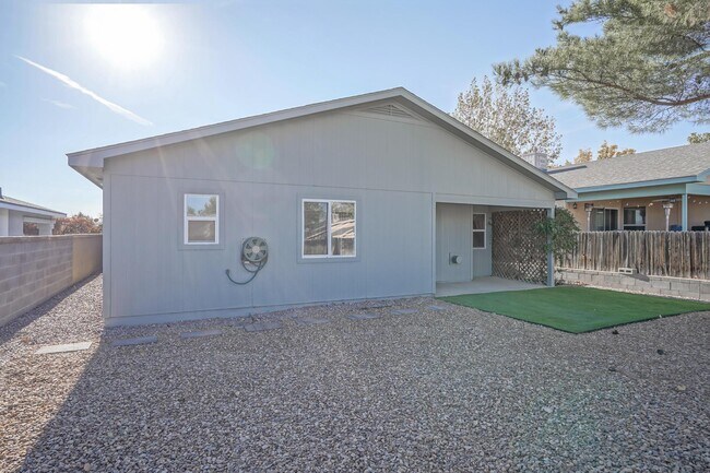 Building Photo - 3146 Chama Meadows Dr NE