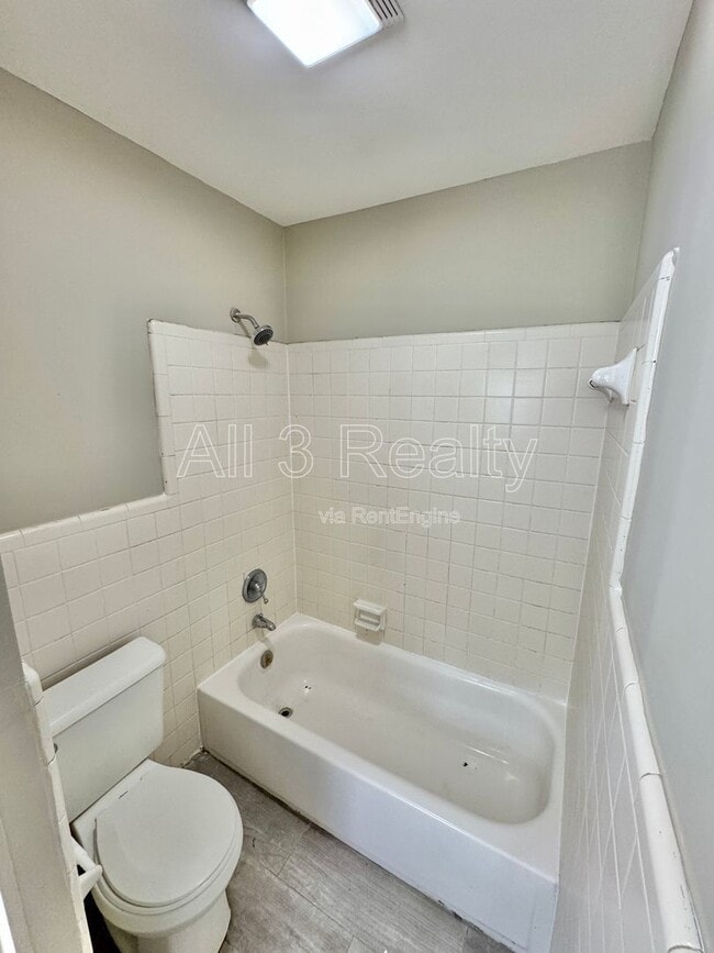 Building Photo - 502 Adler Dr